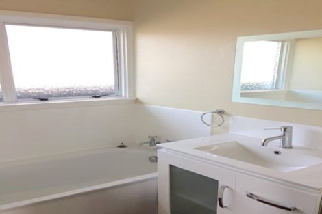 Photo of property in 4 Oriana Crescent, Hornby, Christchurch, 8042