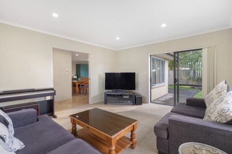 Photo of property in 2 Brosna Place, East Tamaki, Auckland, 2016