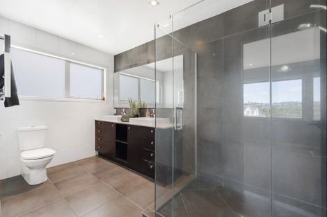 Photo of property in 8 Page Point, Mellons Bay, Auckland, 2014