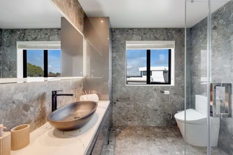 Photo of property in 2/152 Clovelly Road, Bucklands Beach, Auckland, 2012