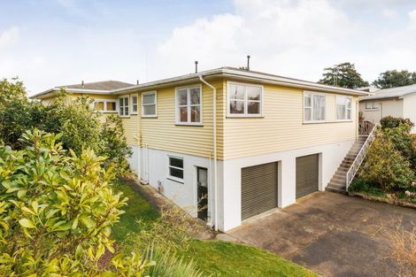 Photo of property in 18 Antrim Place, Hokowhitu, Palmerston North, 4410