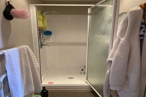 Photo of property in 10 Westview Grove, Miramar, Wellington, 6022