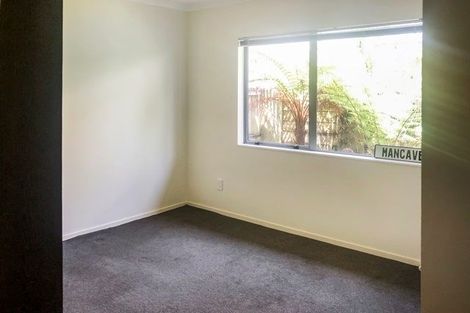 Photo of property in 1 Thomas Hamer Place, Greenhithe, Auckland, 0632