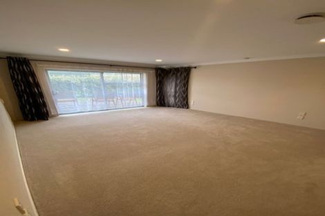 Photo of property in 10 Mullagh Place, East Tamaki Heights, Auckland, 2016
