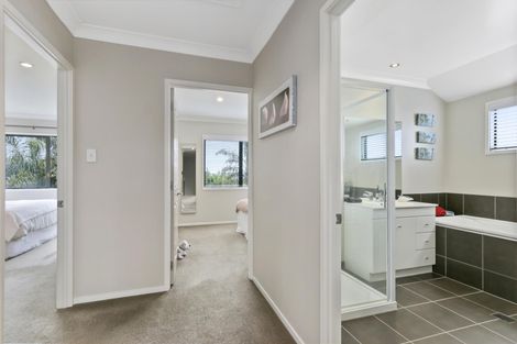 Photo of property in 21 Corsica Way, Karaka, Papakura, 2113