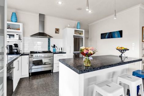 Photo of property in 19 Nobs Line, Strandon, New Plymouth, 4312