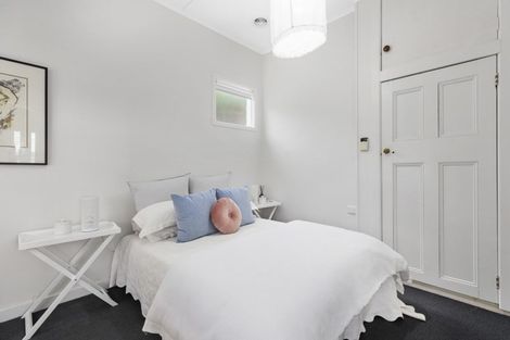 Photo of property in 8a Hungerford Road, Lyall Bay, Wellington, 6022