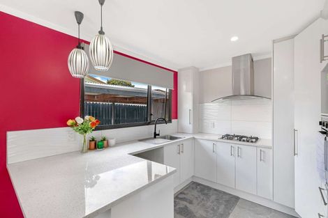 Photo of property in 1/8 Kirklow Place, Goodwood Heights, Auckland, 2105