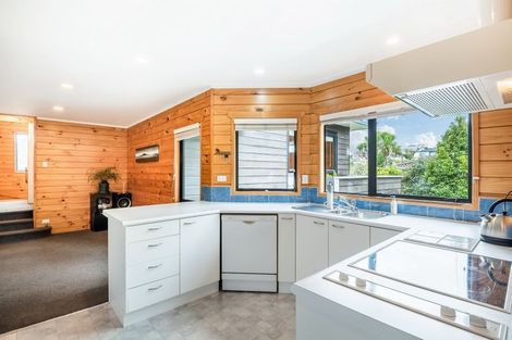 Photo of property in 2/6 Stoneleigh Court, Sunnynook, Auckland, 0632