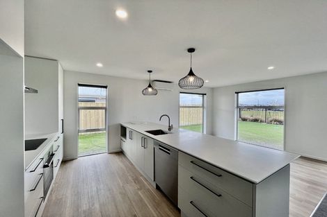 Photo of property in 5/172 Don Buck Road, Massey, Auckland, 0614