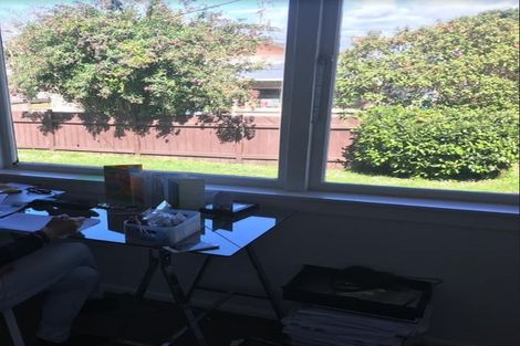 Photo of property in 2/3a Huapai Street, Onehunga, Auckland, 1061