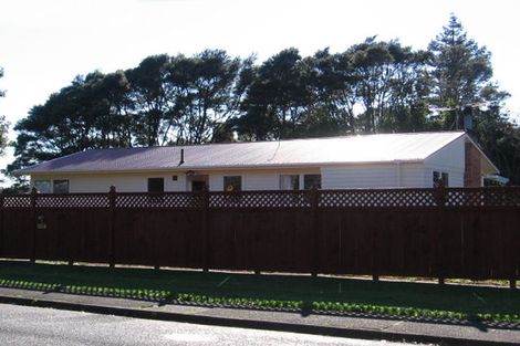 Photo of property in 2 Paewai Road, Glen Eden, Auckland, 0602