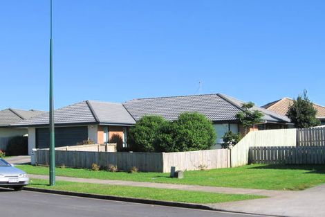 Photo of property in 10 Frank Bunce Grove, Flat Bush, Auckland, 2019