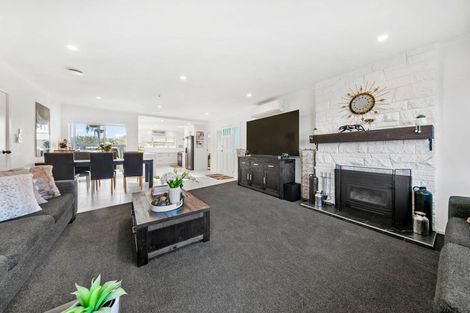 Photo of property in 84 Shaw Road, Oratia, Auckland, 0604