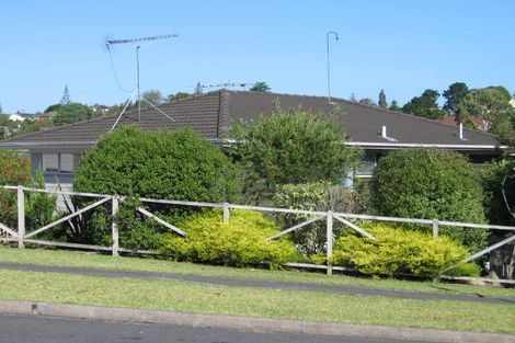 Photo of property in 8 Topliss Drive, Northcross, Auckland, 0632