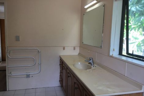 Photo of property in 10 Ewhurst Place, Goodwood Heights, Auckland, 2105