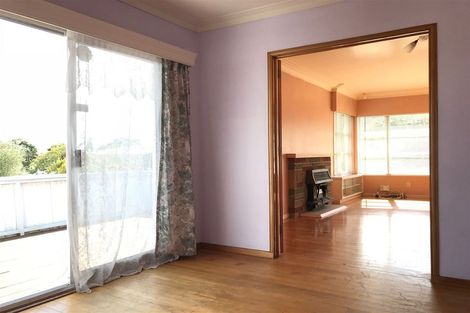 Photo of property in 28 Archibald Road, Kelston, Auckland, 0602