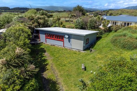 Photo of property in 42 Sarah Street, Waikawa Beach, Levin, 5573