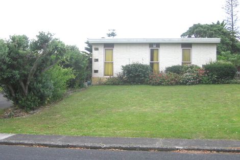 Photo of property in 13 James Evans Drive, Northcote, Auckland, 0627