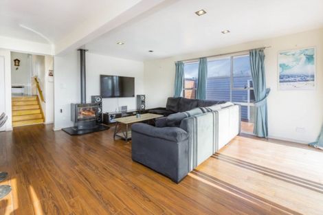 Photo of property in 17 Greenwich Grove, Stokes Valley, Lower Hutt, 5019