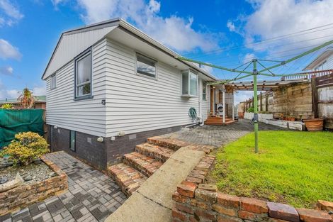 Photo of property in 1/12 Seaview Road, Glenfield, Auckland, 0629