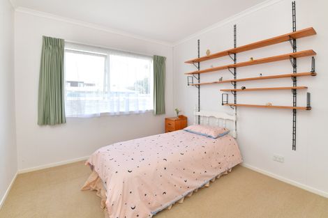 Photo of property in 6a Doment Crescent, Orewa, 0931