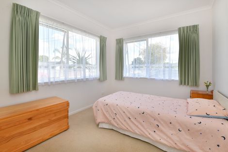 Photo of property in 6a Doment Crescent, Orewa, 0931