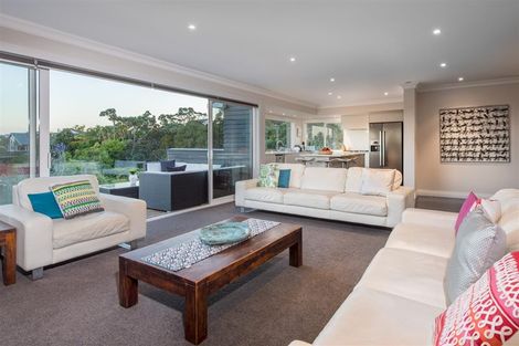 Photo of property in 37 Eastcliffe Road, Castor Bay, Auckland, 0620