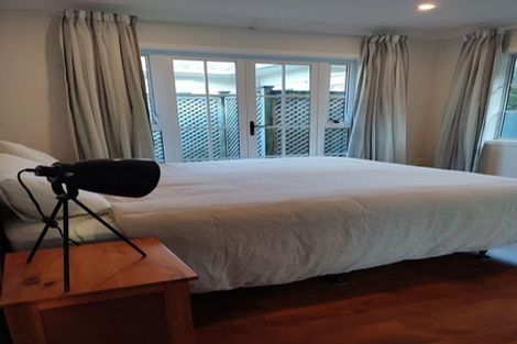 Photo of property in 28 Ocean View Road, Northcote, Auckland, 0627