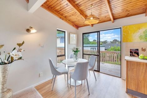 Photo of property in 5 Kayle Glen, West Harbour, Auckland, 0618