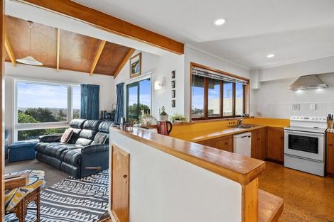 Photo of property in 315 Glenfield Road, Glenfield, Auckland, 0629