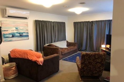 Photo of property in 17a Harbour Crest Drive, Waiuku, 2123