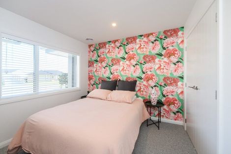 Photo of property in 10 Sardinia Grove, Fitzherbert, Palmerston North, 4410