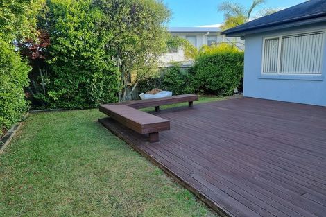 Photo of property in 7 Harrowglen Drive, Northcross, Auckland, 0632