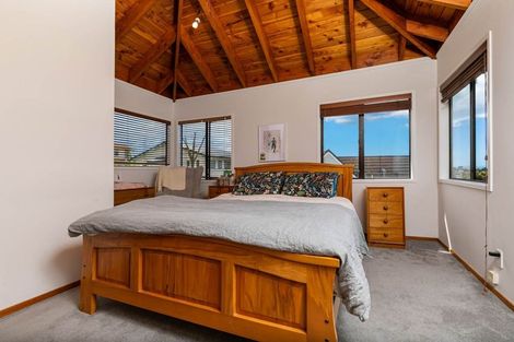 Photo of property in 1/35 Calypso Place, Rothesay Bay, Auckland, 0630