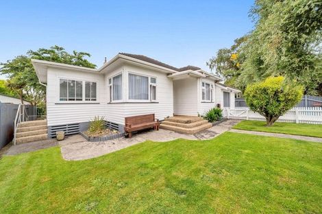 Photo of property in 4 Goodson Place, Hawera, 4610