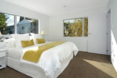 Photo of property in 557c Glenfield Road, Glenfield, Auckland, 0629