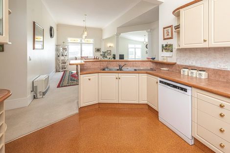 Photo of property in 105 Liverpool Street, College Estate, Whanganui, 4500