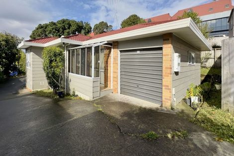 Photo of property in 2/5 Woodall Place, Totara Vale, Auckland, 0627