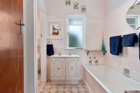 Photo of property in 4 Pitau Road, Mount Maunganui, 3116