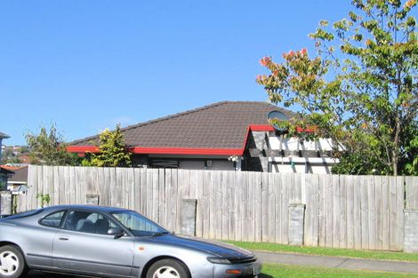 Photo of property in 2/6 Gillett Place, Botany Downs, Auckland, 2014