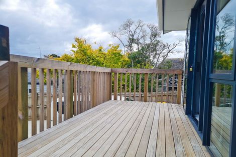 Photo of property in 54a Meadowood Drive, Unsworth Heights, Auckland, 0632