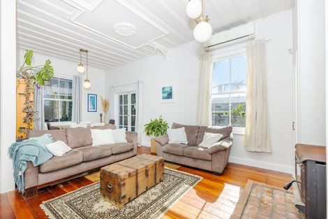 Photo of property in 2 Smith Street, Raglan, 3225