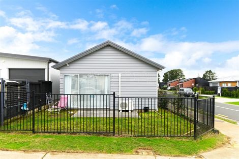 Photo of property in 1 Honour Road, Papakura, 2110