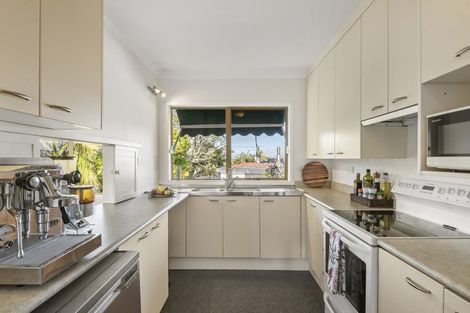 Photo of property in 1/33 Eversleigh Road, Belmont, Auckland, 0622