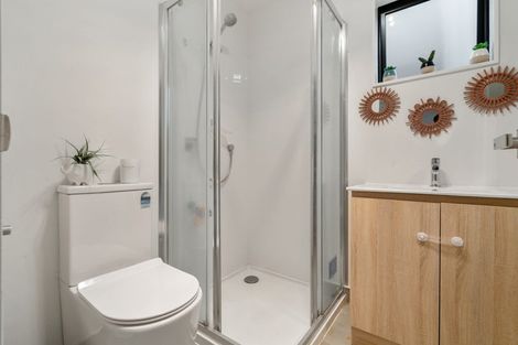 Photo of property in 75 Morihana Close, Glen Eden, 0602