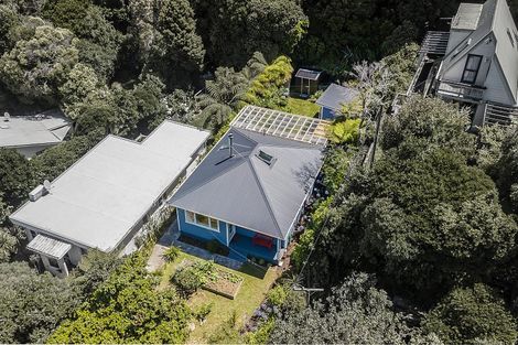 Photo of property in 65 Airlie Road, Plimmerton, Porirua, 5026