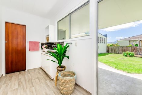 Photo of property in 40 Te Rauparaha Street, Otaki, 5512