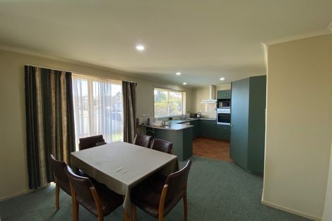 Photo of property in 1 Gardenia Close, Melville, Hamilton, 3206