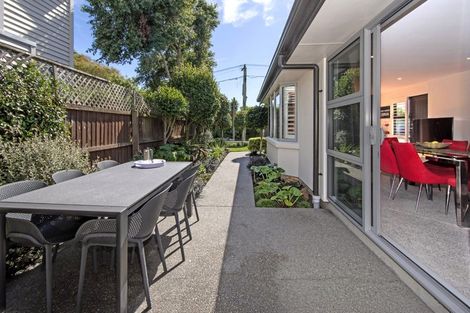 Photo of property in 76 Palatine Terrace, Saint Martins, Christchurch, 8022